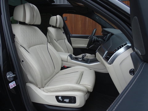 BMW X5 xDrive45e 394PK High Exec. M-Individual / carbon / Laser / 360°