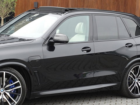 BMW X5 xDrive45e 394PK High Exec. M-Individual / carbon / Laser / 360°