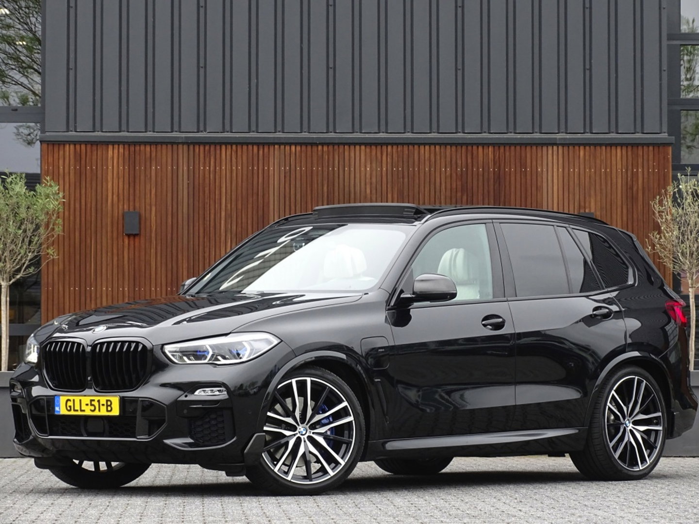 BMW X5 xDrive45e 394PK High Exec. M-Individual / carbon / Laser / 360°