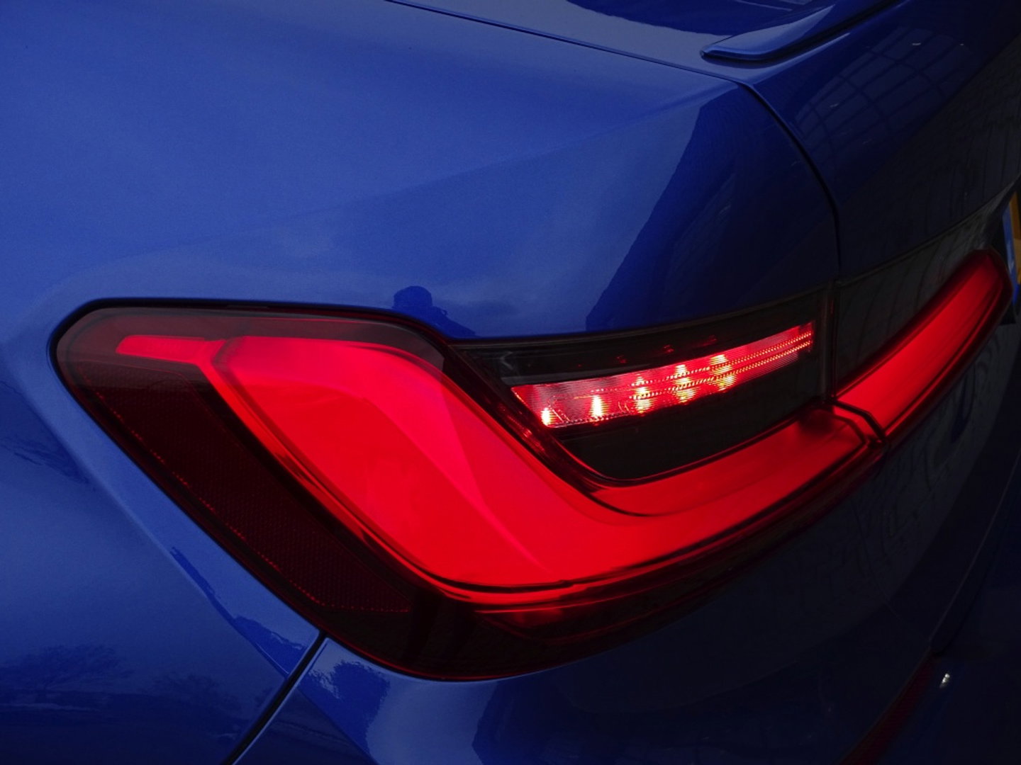 BMW 3-serie 330e 292PK High Executive / M-Sport Individual / 360°