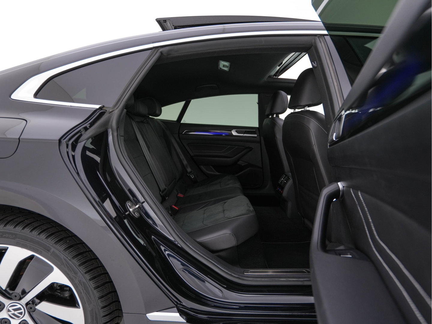 Volkswagen Arteon 1.4 TSI eHybrid R-Line Business+ (INCL.BTW) *PANO | HEAD-UP | LEATHER-MICROFIBRE | FULL-LED | TOP-VIEW | ADAPTIVE-CRUISE | BLINDSPOT | HEATED-SPORTSEATS | KEYLESS | NAVI-FULLMAP | PRIVACY-GLASS | SHIFT-PADDLES | DIGI-COCKPIT