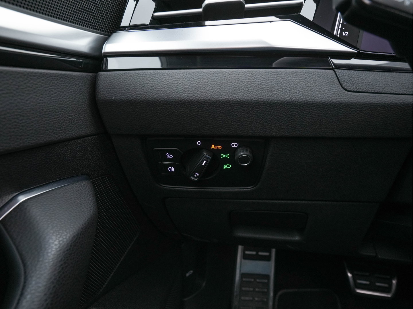 Volkswagen Arteon 1.4 TSI eHybrid R-Line Business+ (INCL.BTW) *PANO | HEAD-UP | LEATHER-MICROFIBRE | FULL-LED | TOP-VIEW | ADAPTIVE-CRUISE | BLINDSPOT | HEATED-SPORTSEATS | KEYLESS | NAVI-FULLMAP | PRIVACY-GLASS | SHIFT-PADDLES | DIGI-COCKPIT