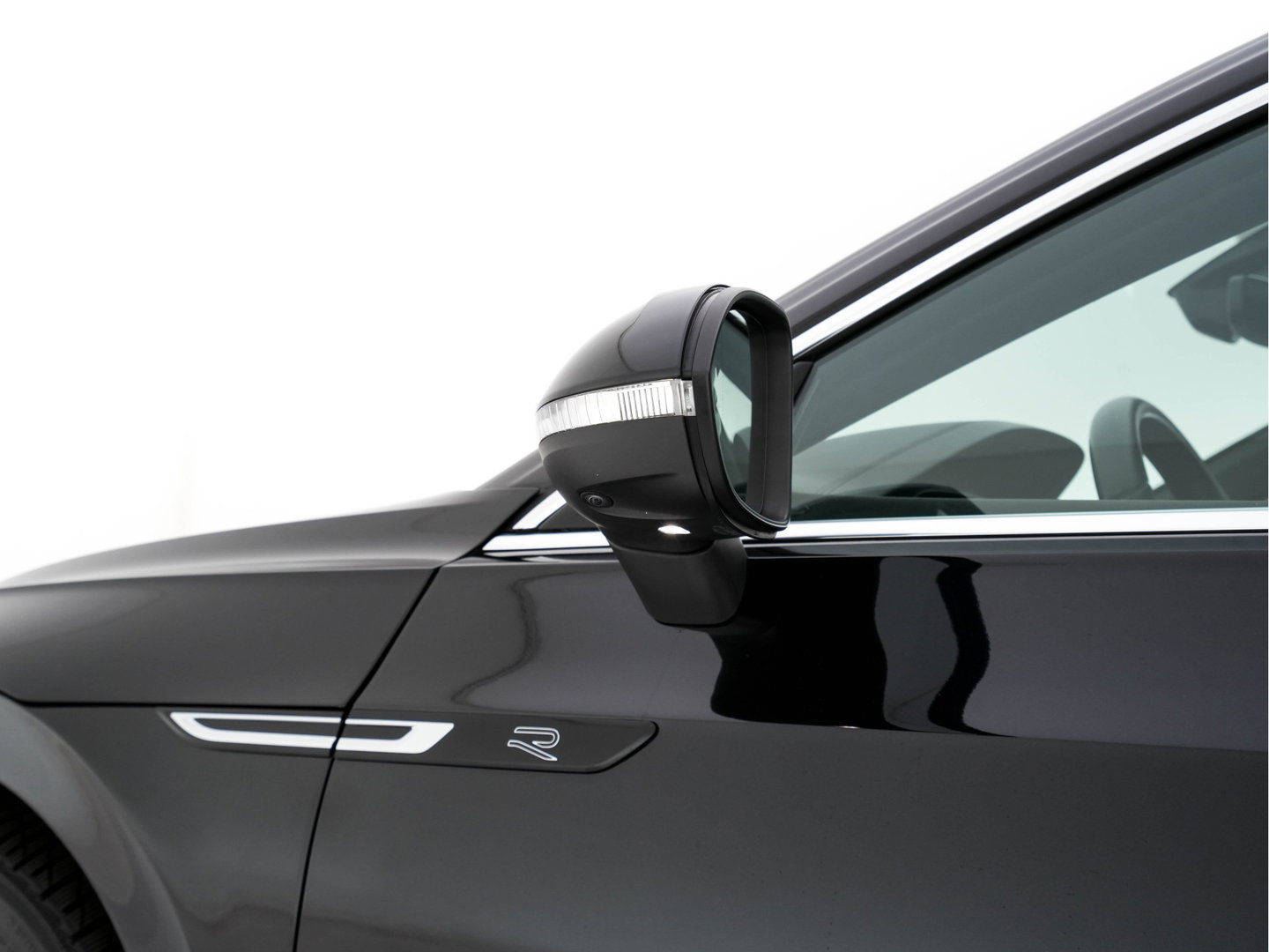 Volkswagen Arteon 1.4 TSI eHybrid R-Line Business+ (INCL.BTW) *PANO | HEAD-UP | LEATHER-MICROFIBRE | FULL-LED | TOP-VIEW | ADAPTIVE-CRUISE | BLINDSPOT | HEATED-SPORTSEATS | KEYLESS | NAVI-FULLMAP | PRIVACY-GLASS | SHIFT-PADDLES | DIGI-COCKPIT