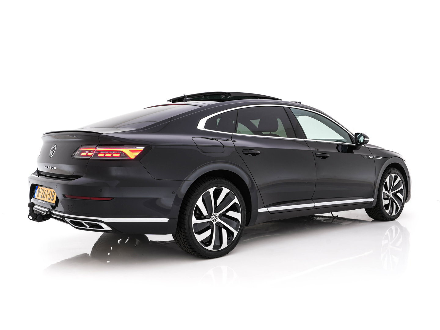Volkswagen Arteon 1.4 TSI eHybrid R-Line Business+ (INCL.BTW) *PANO | HEAD-UP | LEATHER-MICROFIBRE | FULL-LED | TOP-VIEW | ADAPTIVE-CRUISE | BLINDSPOT | HEATED-SPORTSEATS | KEYLESS | NAVI-FULLMAP | PRIVACY-GLASS | SHIFT-PADDLES | DIGI-COCKPIT