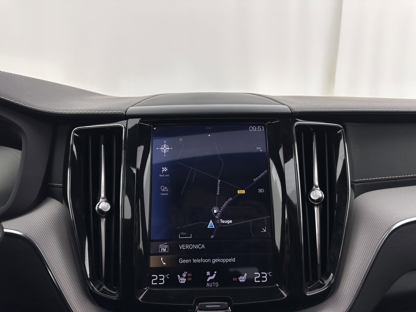 Volvo XC60 2.0 T8 Twin Engine AWD R-Design (INCL.BTW) *PANO | LEATHER-MICROFIBRE | FULL-LED | KEYLESS | AIR-SUSPENSION | HEATED-SPORTSEATS | DIGI-COCKPIT | CAMERA | NAVI-FULLMAP | ECC | PDC | CRUISE | 21''ALU | TOWBAR*