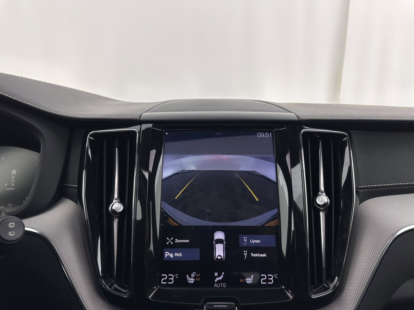 Volvo XC60 2.0 T8 Twin Engine AWD R-Design (INCL.BTW) *PANO | LEATHER-MICROFIBRE | FULL-LED | KEYLESS | AIR-SUSPENSION | HEATED-SPORTSEATS | DIGI-COCKPIT | CAMERA | NAVI-FULLMAP | ECC | PDC | CRUISE | 21''ALU | TOWBAR*