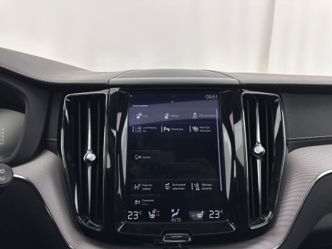 Volvo XC60 2.0 T8 Twin Engine AWD R-Design (INCL.BTW) *PANO | LEATHER-MICROFIBRE | FULL-LED | KEYLESS | AIR-SUSPENSION | HEATED-SPORTSEATS | DIGI-COCKPIT | CAMERA | NAVI-FULLMAP | ECC | PDC | CRUISE | 21''ALU | TOWBAR*