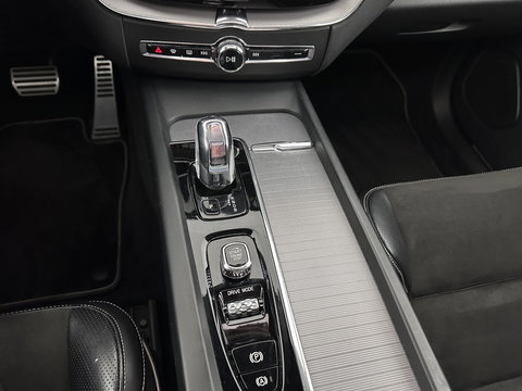 Volvo XC60 2.0 T8 Twin Engine AWD R-Design (INCL.BTW) *PANO | LEATHER-MICROFIBRE | FULL-LED | KEYLESS | AIR-SUSPENSION | HEATED-SPORTSEATS | DIGI-COCKPIT | CAMERA | NAVI-FULLMAP | ECC | PDC | CRUISE | 21''ALU | TOWBAR*
