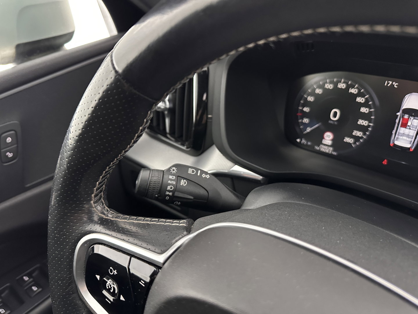 Volvo XC60 2.0 T8 Twin Engine AWD R-Design (INCL.BTW) *PANO | LEATHER-MICROFIBRE | FULL-LED | KEYLESS | AIR-SUSPENSION | HEATED-SPORTSEATS | DIGI-COCKPIT | CAMERA | NAVI-FULLMAP | ECC | PDC | CRUISE | 21''ALU | TOWBAR*