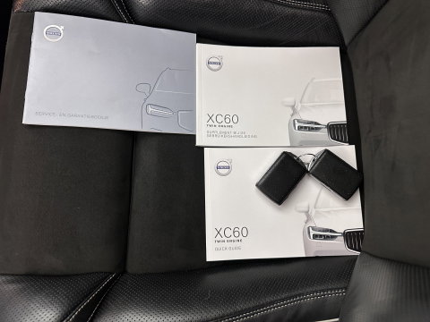 Volvo XC60 2.0 T8 Twin Engine AWD R-Design (INCL.BTW) *PANO | LEATHER-MICROFIBRE | FULL-LED | KEYLESS | AIR-SUSPENSION | HEATED-SPORTSEATS | DIGI-COCKPIT | CAMERA | NAVI-FULLMAP | ECC | PDC | CRUISE | 21''ALU | TOWBAR*