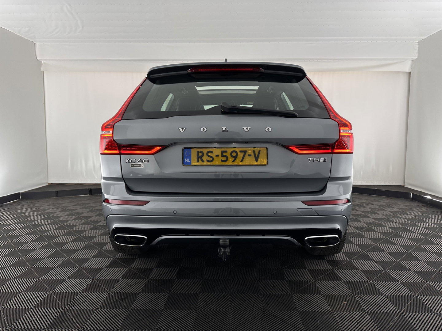 Volvo XC60 2.0 T8 Twin Engine AWD R-Design (INCL.BTW) *PANO | LEATHER-MICROFIBRE | FULL-LED | KEYLESS | AIR-SUSPENSION | HEATED-SPORTSEATS | DIGI-COCKPIT | CAMERA | NAVI-FULLMAP | ECC | PDC | CRUISE | 21''ALU | TOWBAR*