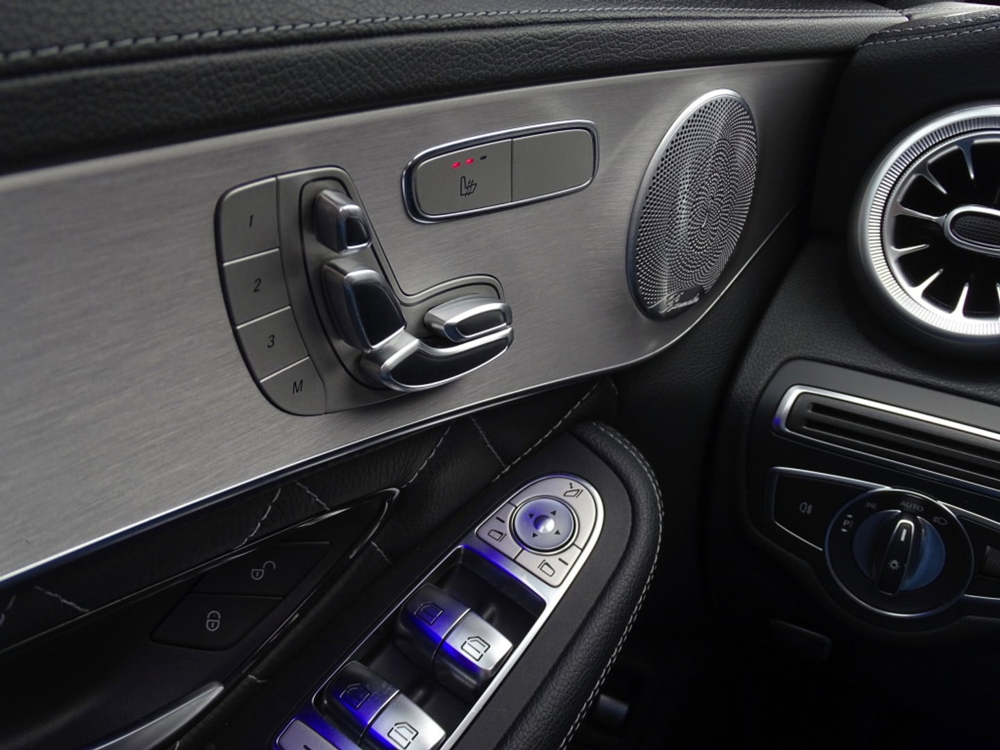 Mercedes-Benz C-Klasse 300e 320PK AMG / C63 Edit. / Burmester / Carbon / 360° / *NAP*