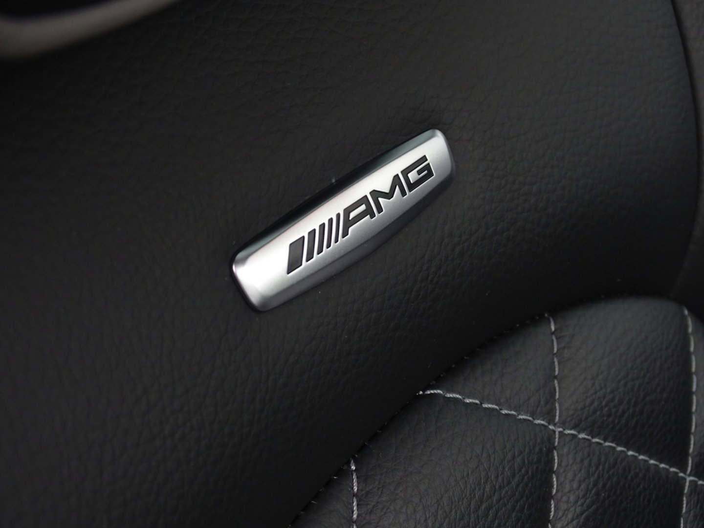 Mercedes-Benz C-Klasse 300e 320PK AMG / C63 Edit. / Burmester / Carbon / 360° / *NAP*