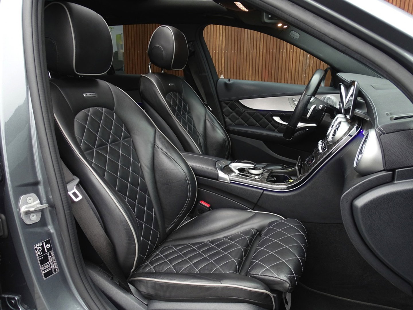 Mercedes-Benz C-Klasse 300e 320PK AMG / C63 Edit. / Burmester / Carbon / 360° / *NAP*