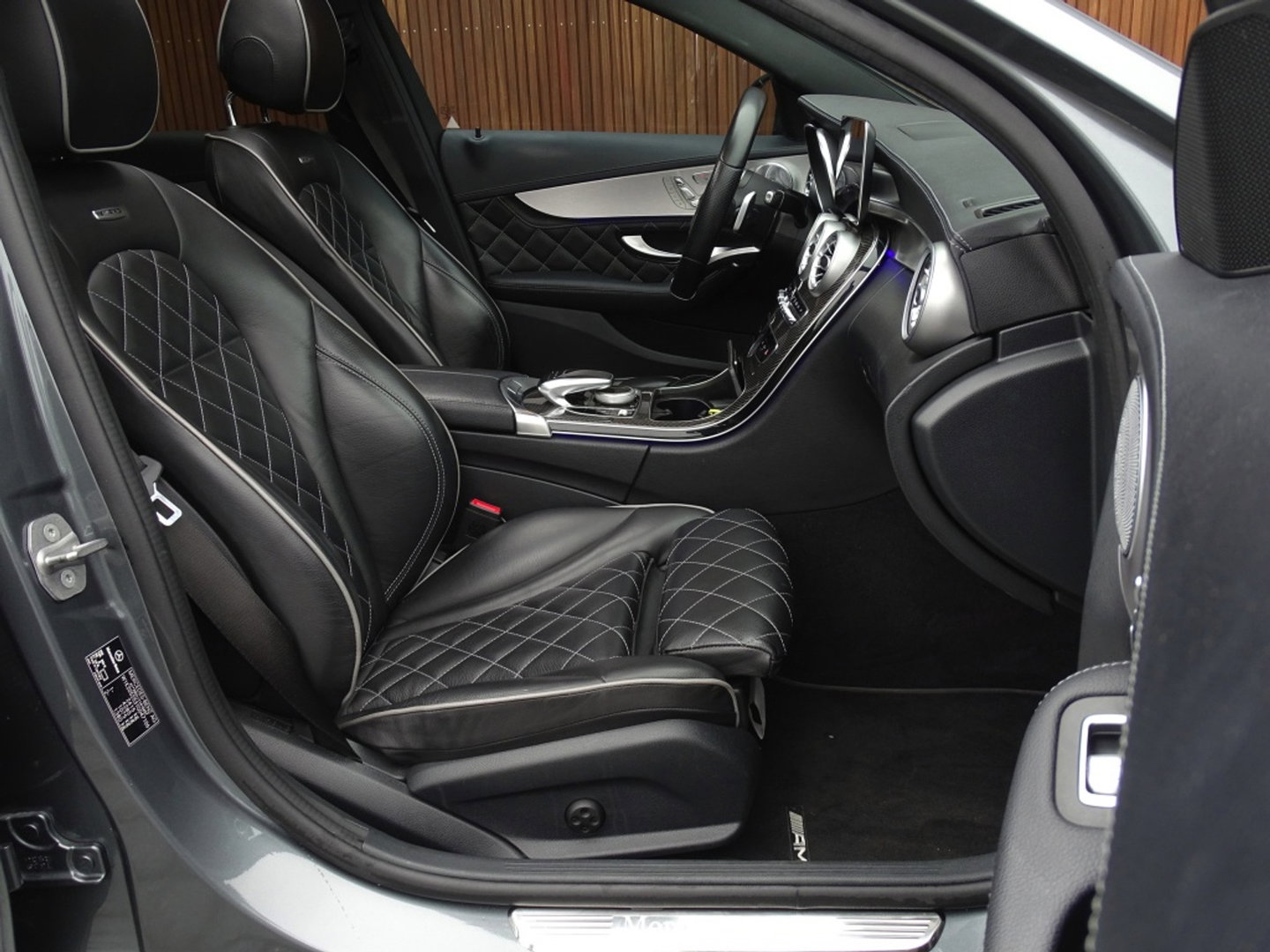 Mercedes-Benz C-Klasse 300e 320PK AMG / C63 Edit. / Burmester / Carbon / 360° / *NAP*
