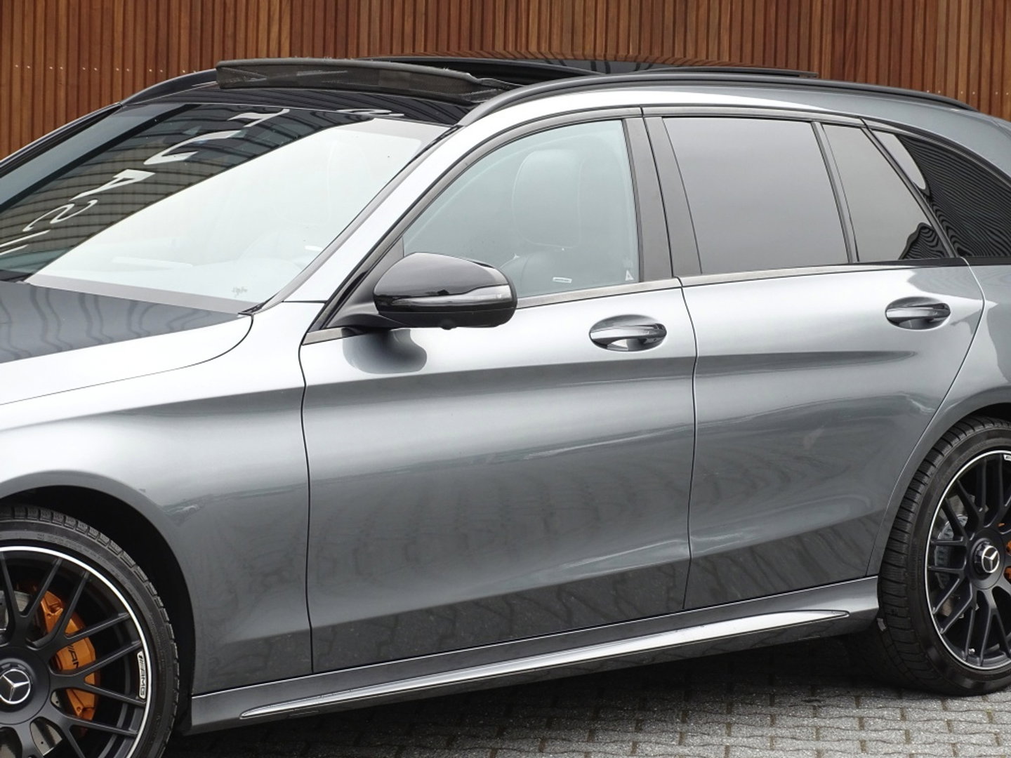 Mercedes-Benz C-Klasse 300e 320PK AMG / C63 Edit. / Burmester / Carbon / 360° / *NAP*