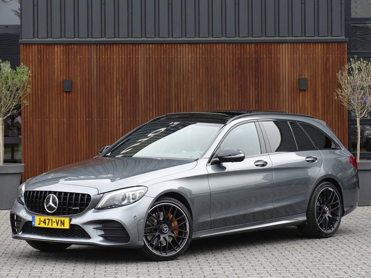 Mercedes-Benz C-Klasse 300e 320PK AMG / C63 Edit. / Burmester / Carbon / 360° / *NAP*