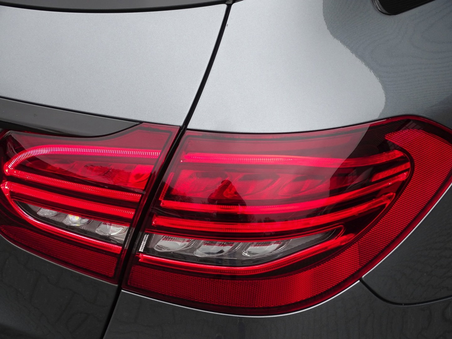 Mercedes-Benz C-Klasse 300e 320PK AMG / C63 Edit. / Burmester / Carbon / 360° / *NAP*
