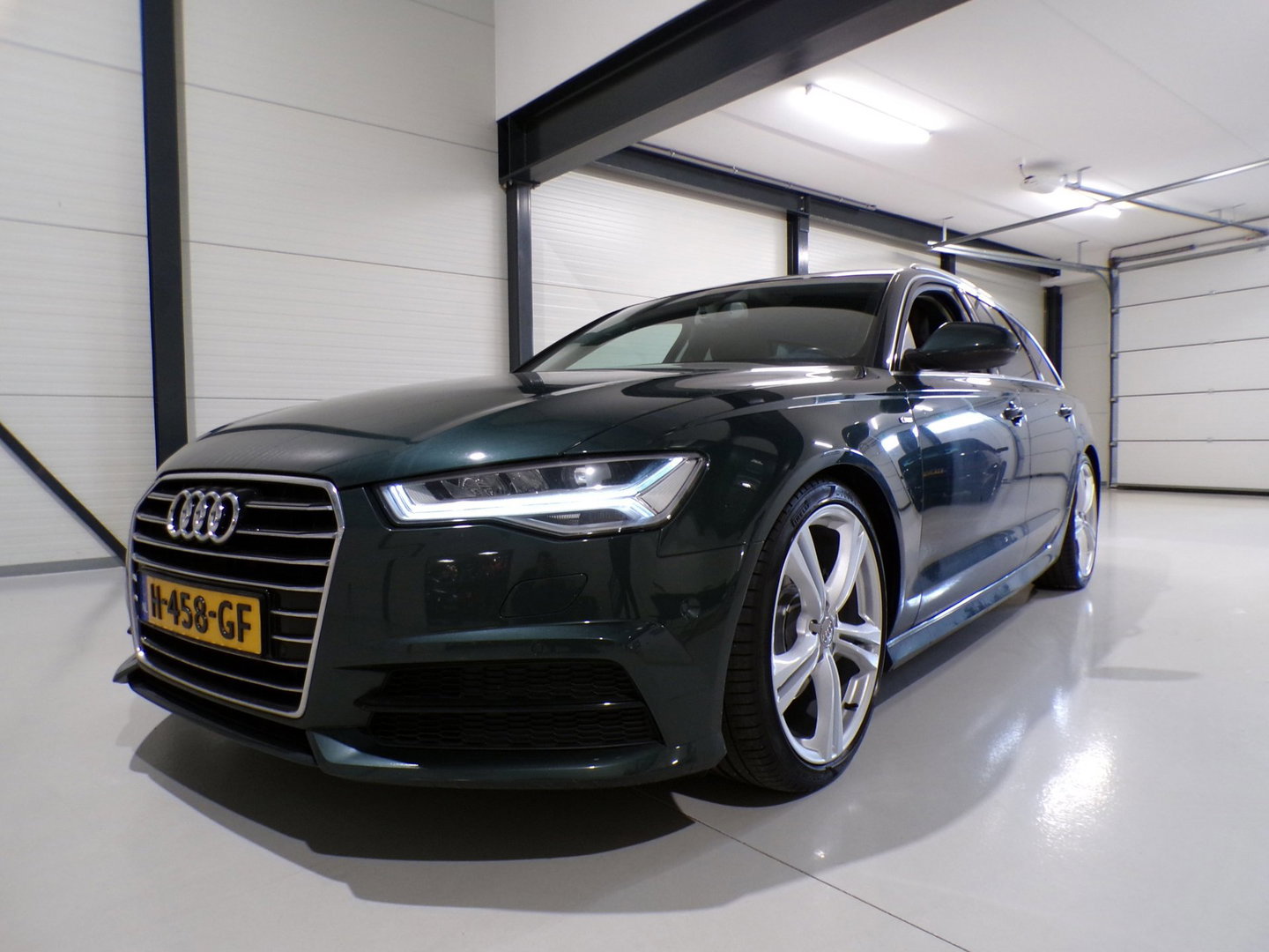 Audi A6 Avant 1.8 TFSI ultra Premium Edition S-Line "Automaat" Apple-Carplay Matrix-LED Trekhaak Leer Stoelverwarming 20" Velgen