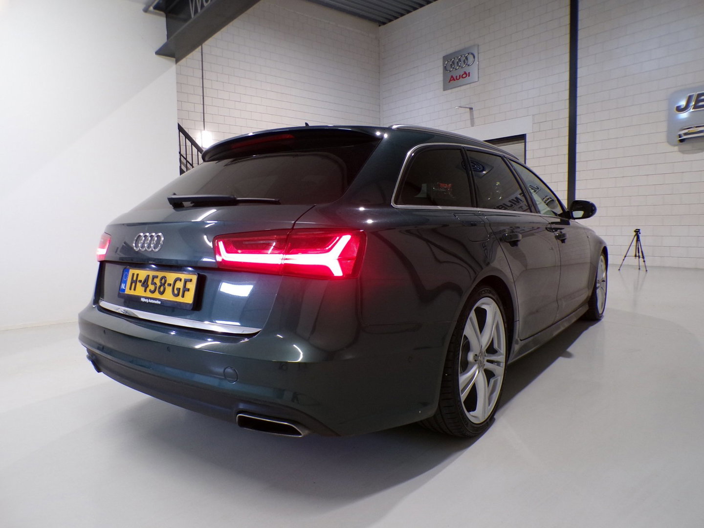Audi A6 Avant 1.8 TFSI ultra Premium Edition S-Line "Automaat" Apple-Carplay Matrix-LED Trekhaak Leer Stoelverwarming 20" Velgen