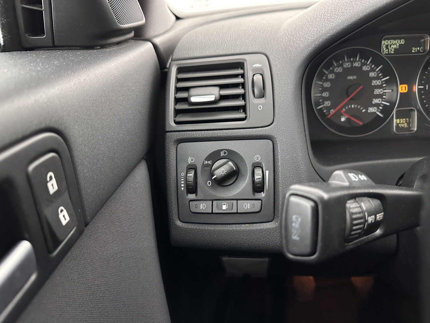 Volvo V50 1.6 D2 Sport *AIRCO | CRUISE | COMFORT-SEATS | 16''ALU | TOWBAR*