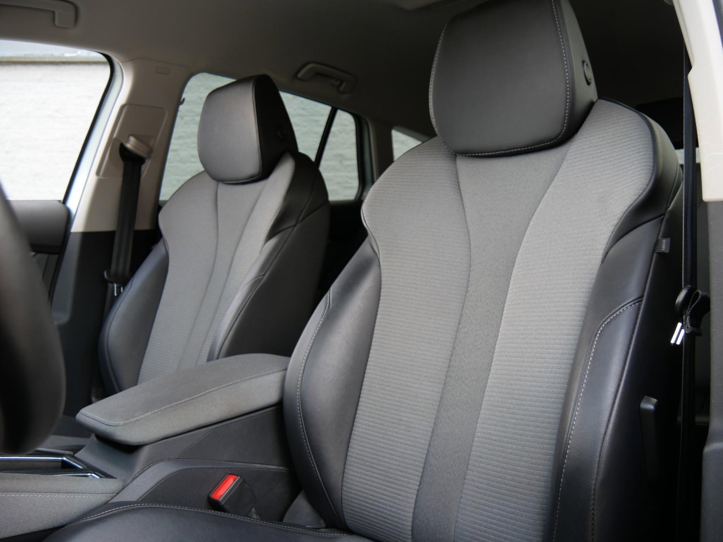Škoda Enyaq iV 60 COMFORT PACK/ CLIMATE PACK/ PARKEER PACK/ 20INCH VELGEN/ SOH 94%