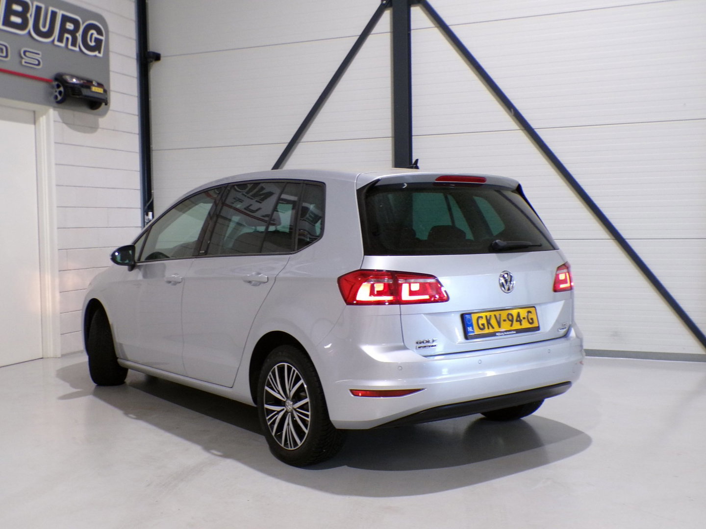 Volkswagen Golf Sportsvan 1.2 TSI Highline Allstar Stoelverwarming Apple-Carplay Parkeersensoren Navigatie Bluetooth Cruise