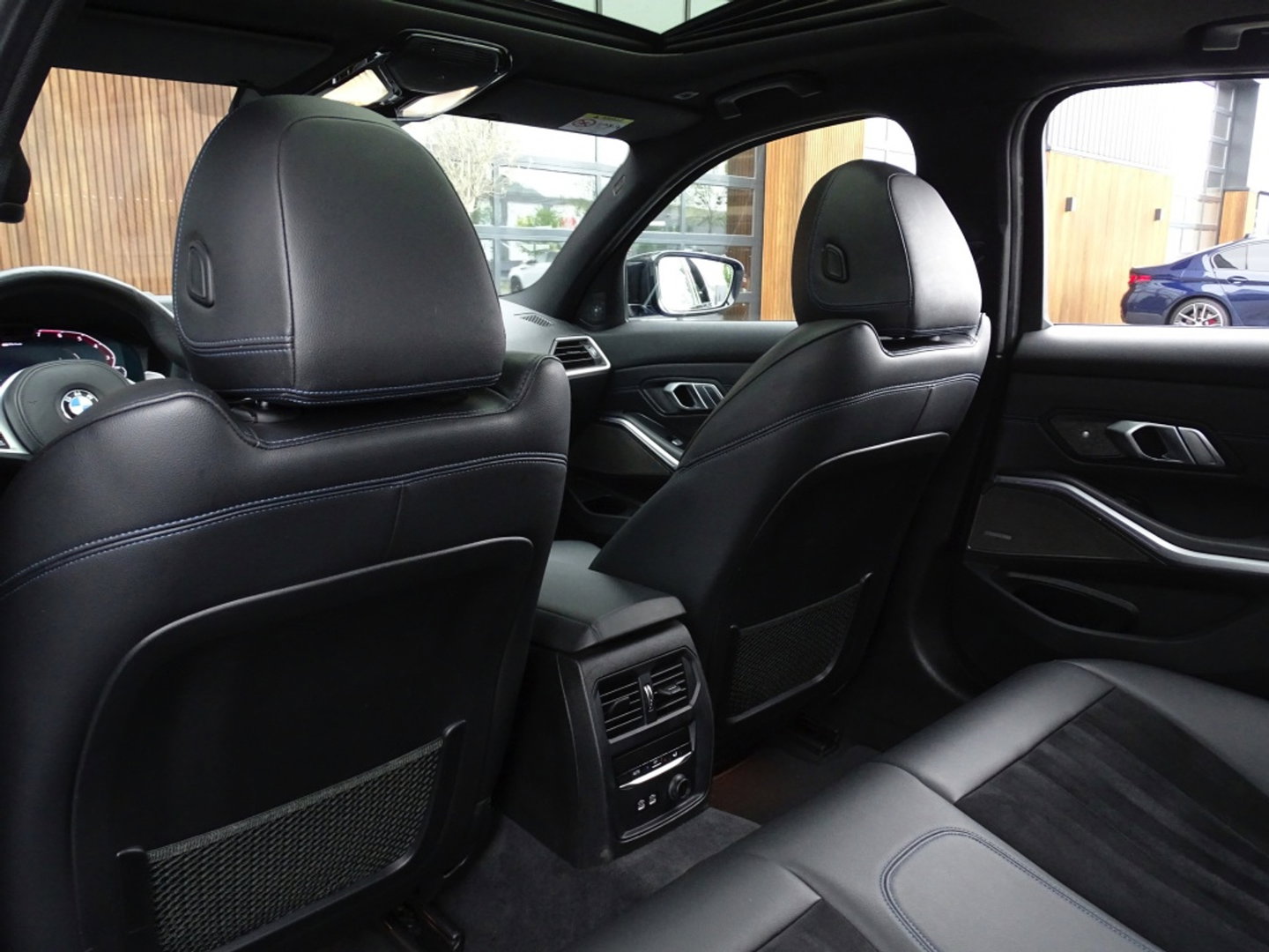 BMW 3-serie 330e 292PK High Executive / M-Sport Individual / 360°