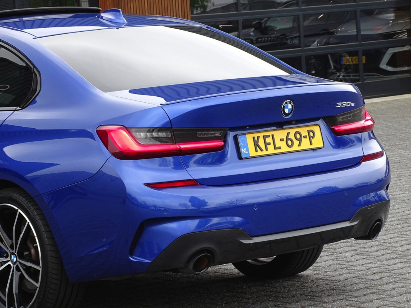 BMW 3-serie 330e 292PK High Executive / M-Sport Individual / 360°