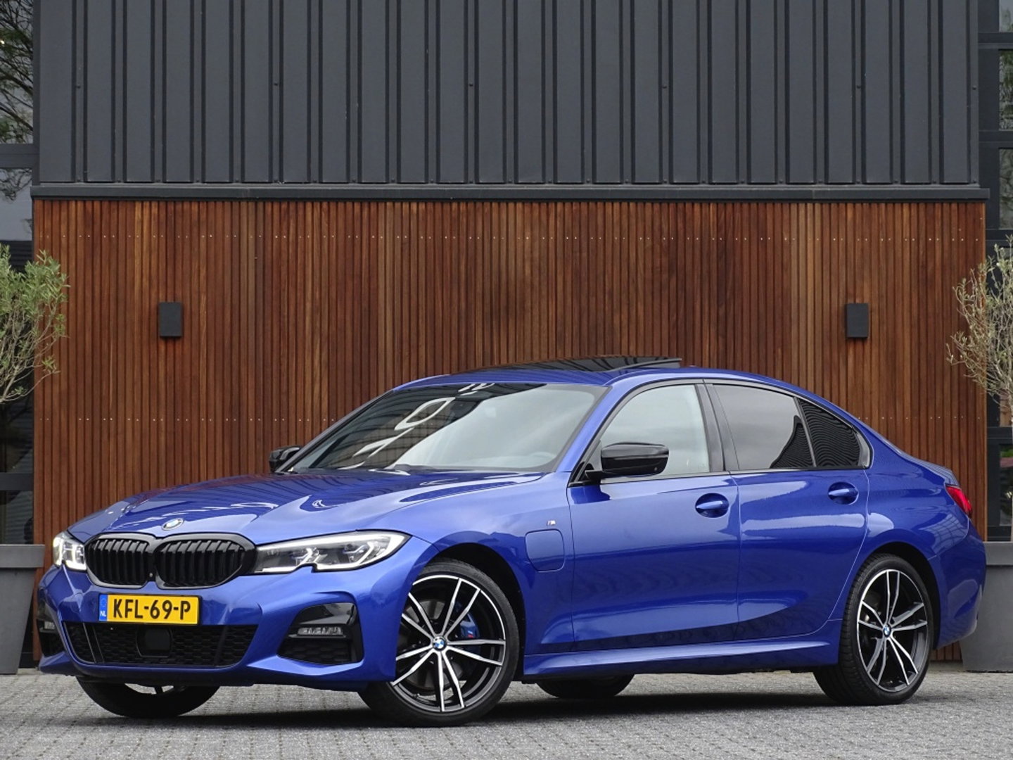 BMW 3-serie 330e 292PK High Executive / M-Sport Individual / 360°