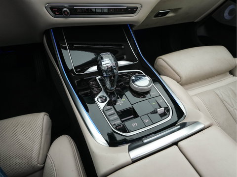BMW X7 xDrive40i High Executive [ 7-Pers. ] *PANO | LEATHER | LASER-LIGHT | HEAD-UP | ADAPTIVE-CRUISE | BLINDSPOT | SOFT-CLOSE | BOWERS&WILKINS | MEMORY-PACK | DIGI-COCKPIT | KEYLESS | DAB+ | TOPVIEW | HEATED-COMFORTSEATS | 20''ALU*