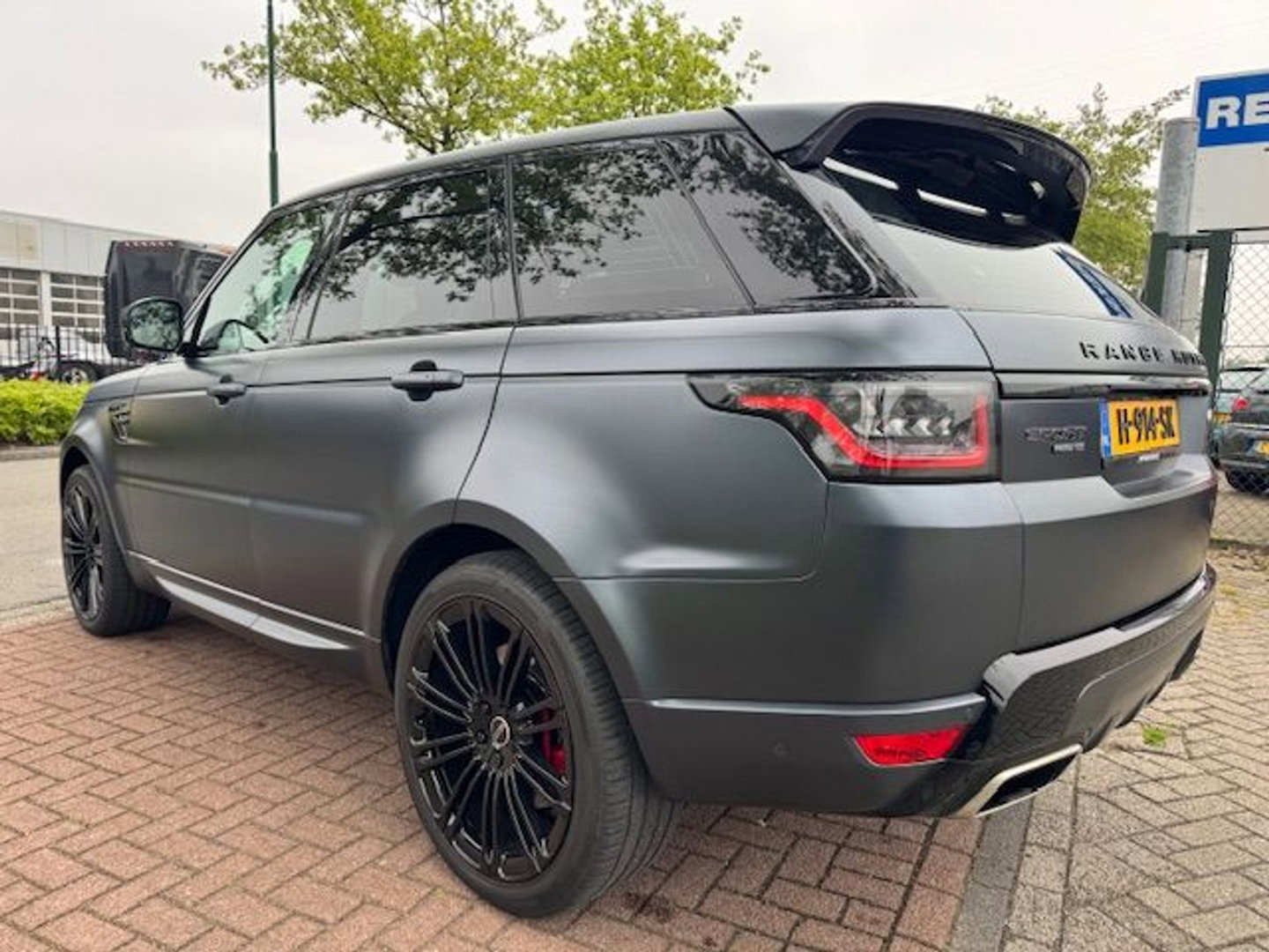 Land Rover Range Rover Sport 2.0 P400e HSE Dynamic SVO Mat Grey Airco/ECC,Leder,Navi,Pano Geheel dealeronderhouden
