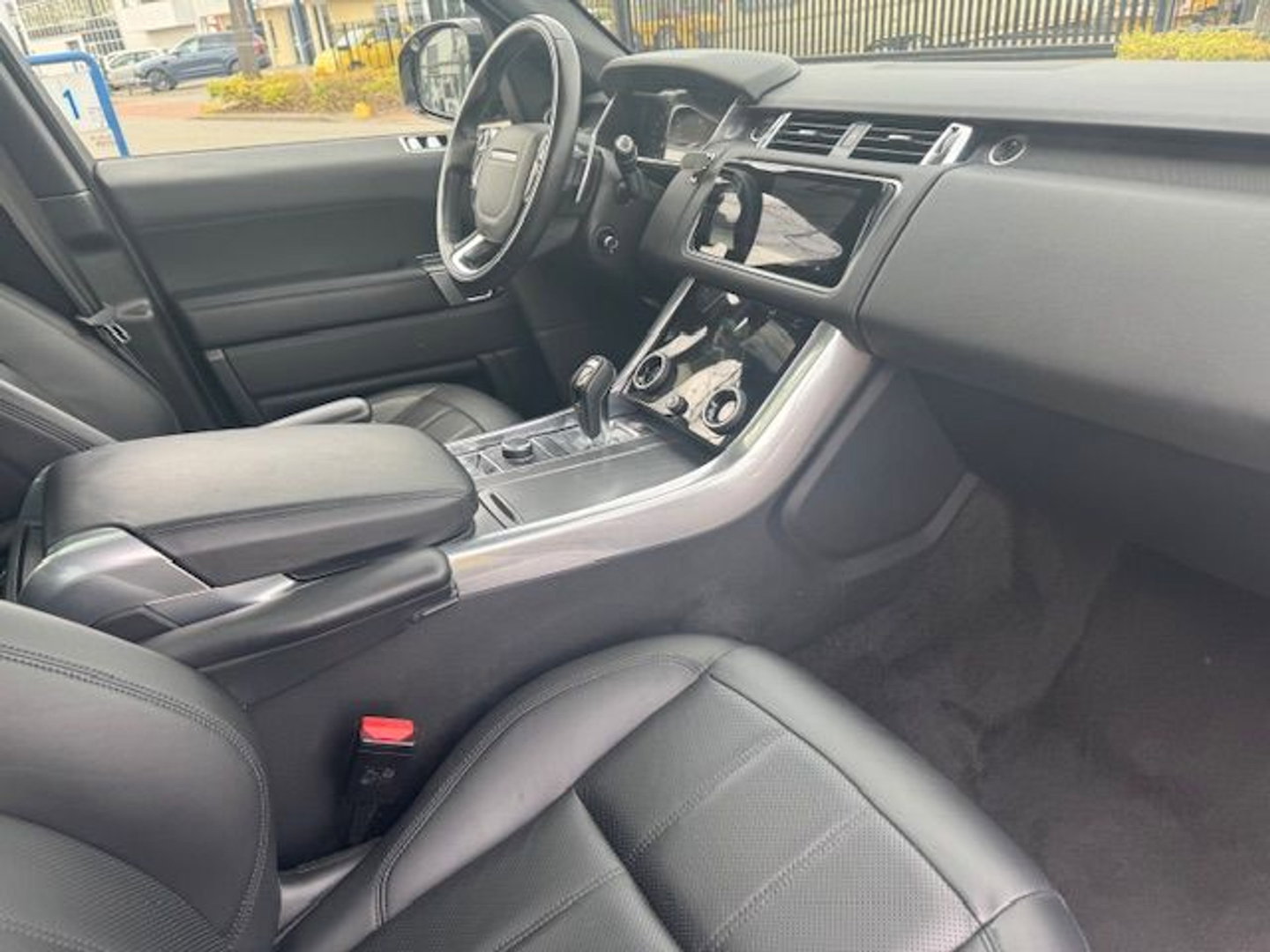 Land Rover Range Rover Sport 2.0 P400e HSE Dynamic SVO Mat Grey Airco/ECC,Leder,Navi,Pano Geheel dealeronderhouden