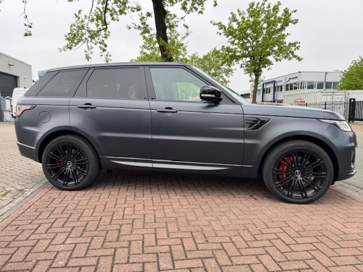 Land Rover Range Rover Sport 2.0 P400e HSE Dynamic SVO Mat Grey Airco/ECC,Leder,Navi,Pano Geheel dealeronderhouden