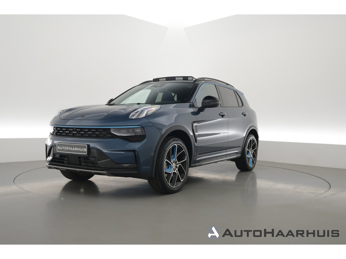 Lynk & Co 01 1.5 PHEV 261PK MY23 | Donkere hemel | S/K-panodak | 360*+ PDC | Adapt. Cruise | Memory | Stoelverw. | Elek. klep | LM 20" | Led | Nav+App.Connect