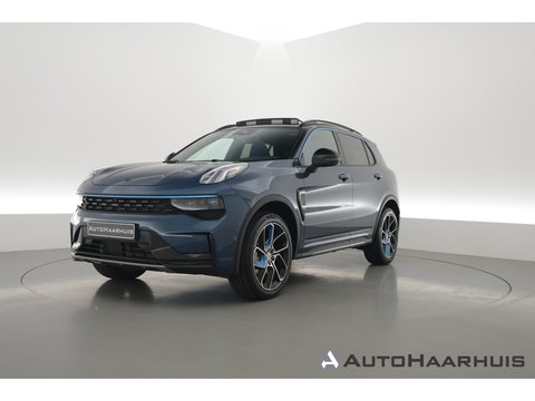 Lynk & Co 01 1.5 PHEV 261PK MY23 | Donkere hemel | S/K-panodak | 360*+ PDC | Adapt. Cruise | Memory | Stoelverw. | Elek. klep | LM 20" | Led | Nav+App.Connect