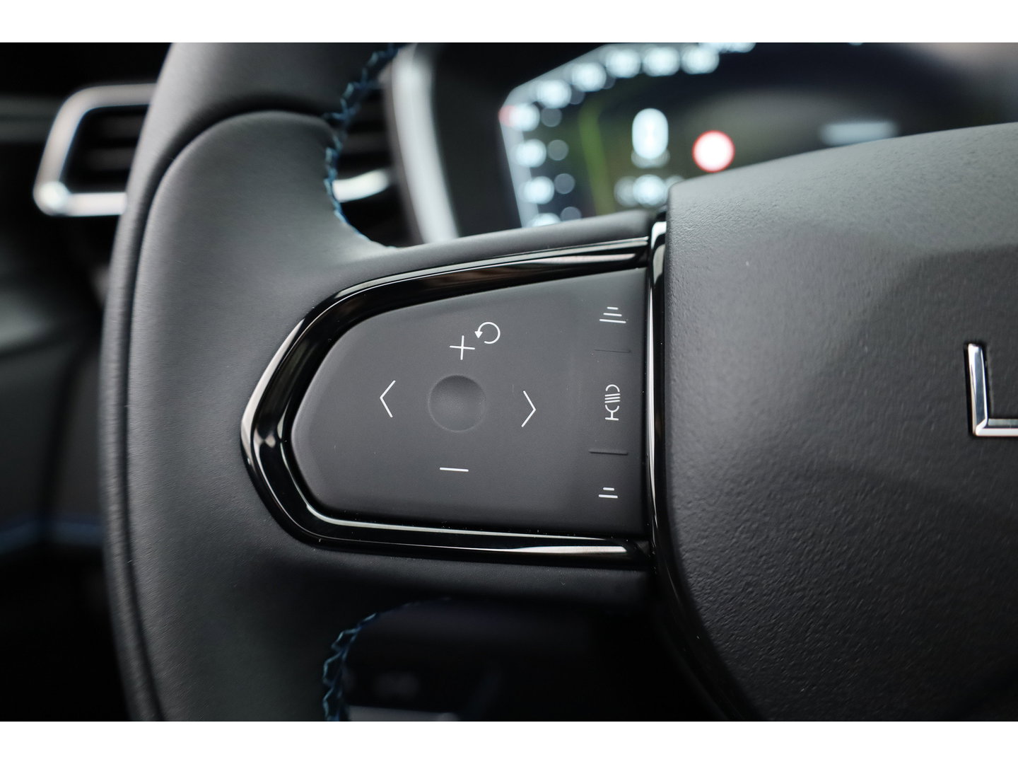 Lynk & Co 01 1.5 PHEV 261PK MY23 | Donkere hemel | S/K-panodak | 360*+ PDC | Adapt. Cruise | Memory | Stoelverw. | Elek. klep | LM 20" | Led | Nav+App.Connect