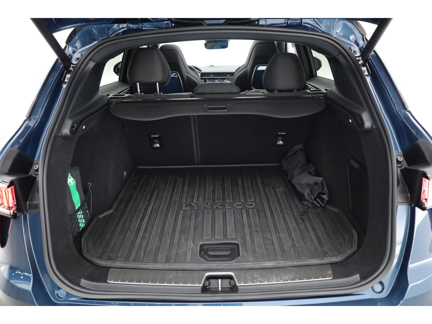 Lynk & Co 01 1.5 PHEV 261PK MY23 | Donkere hemel | S/K-panodak | 360*+ PDC | Adapt. Cruise | Memory | Stoelverw. | Elek. klep | LM 20" | Led | Nav+App.Connect