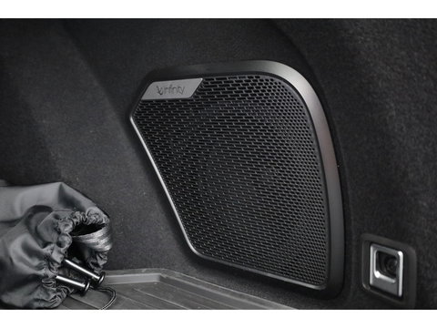 Lynk & Co 01 1.5 PHEV 261PK MY23 | Donkere hemel | S/K-panodak | 360*+ PDC | Adapt. Cruise | Memory | Stoelverw. | Elek. klep | LM 20" | Led | Nav+App.Connect