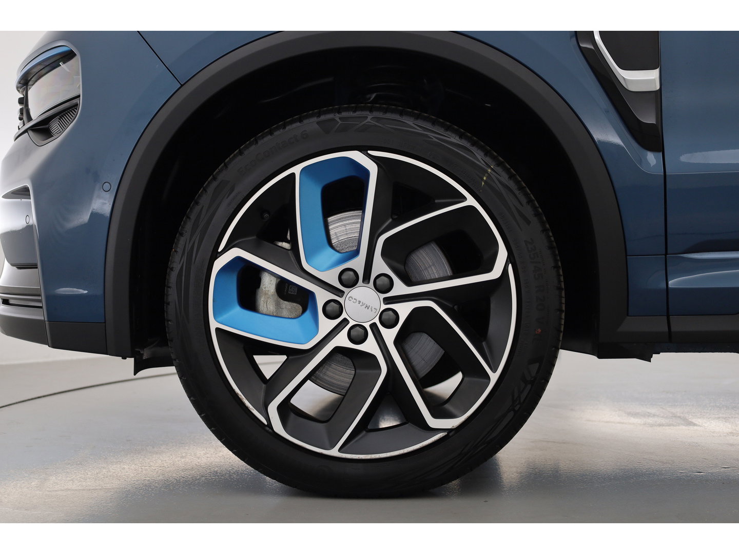 Lynk & Co 01 1.5 PHEV 261PK MY23 | Donkere hemel | S/K-panodak | 360*+ PDC | Adapt. Cruise | Memory | Stoelverw. | Elek. klep | LM 20" | Led | Nav+App.Connect