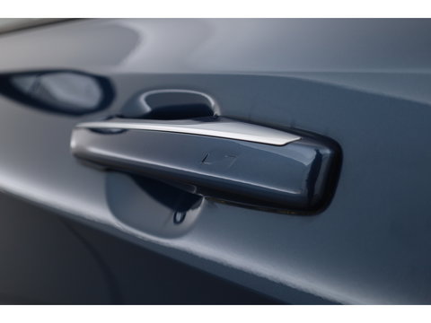Lynk & Co 01 1.5 PHEV 261PK MY23 | Donkere hemel | S/K-panodak | 360*+ PDC | Adapt. Cruise | Memory | Stoelverw. | Elek. klep | LM 20" | Led | Nav+App.Connect