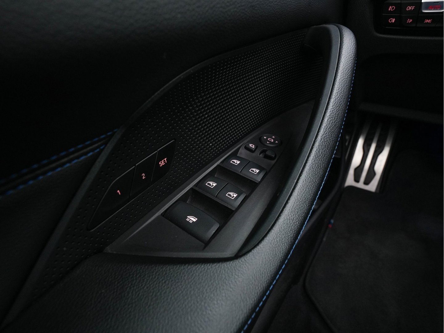 BMW 4 Serie Cabrio 420i M-Sportpack High Executive (INCL-BTW) *LEATHER | FULL-LED | MEMORY-PACK | BLINDSPOT | DIGI-COCKPIT | HIFI-SOUND | SHIFTPADDLES | CAMERA | DAB | NAVI-FULLMAP | TOWBAR | 19''ALU*