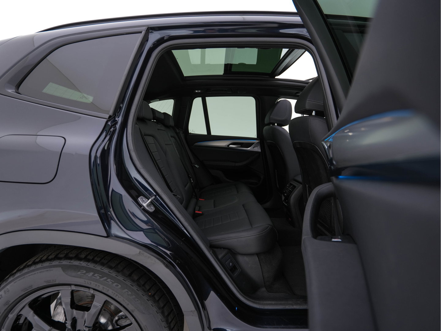 BMW iX3 Executive 80 kWh [ 3-Fase ] {SOH-98%} (INCL-BTW) Aut. *PANO | HEAD-UP | LEATHER | ADAPTIVE-CRUISE | FULL-LED | BLIND-SPOT | MEMORY-PACK | DIGI-COCKPIT | HEATED-COMFORTSEATS | KEYLESS | TOP-VIEW | DAB+ | TOWBAR | 19''ALU*