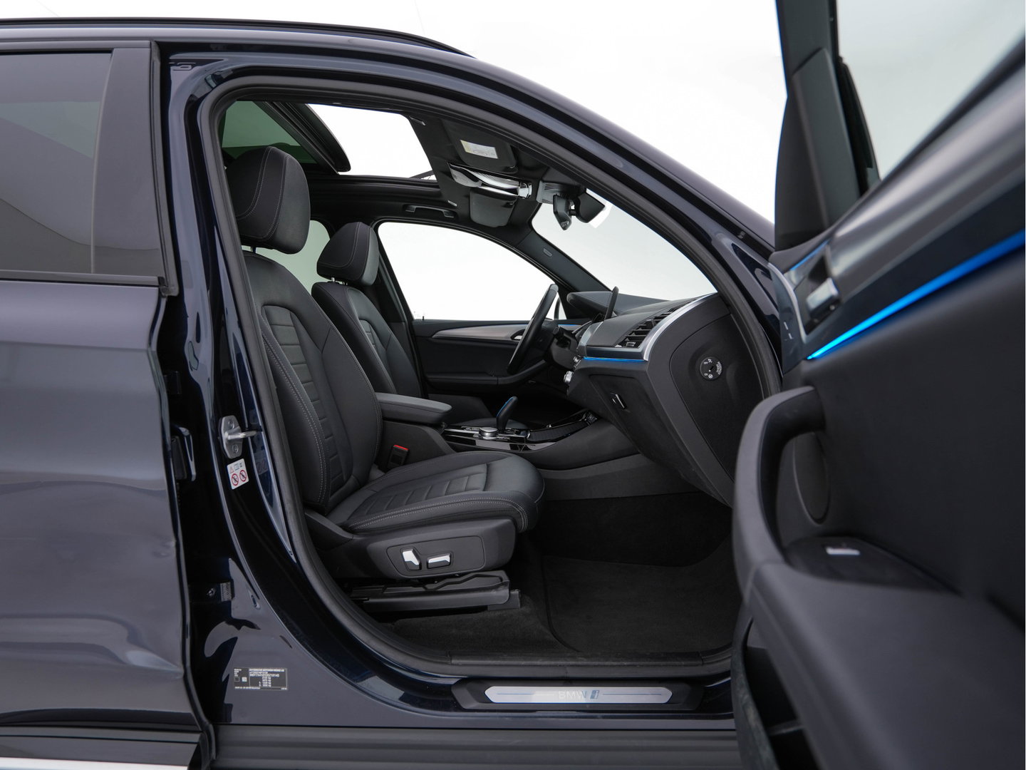 BMW iX3 Executive 80 kWh [ 3-Fase ] {SOH-98%} (INCL-BTW) Aut. *PANO | HEAD-UP | LEATHER | ADAPTIVE-CRUISE | FULL-LED | BLIND-SPOT | MEMORY-PACK | DIGI-COCKPIT | HEATED-COMFORTSEATS | KEYLESS | TOP-VIEW | DAB+ | TOWBAR | 19''ALU*
