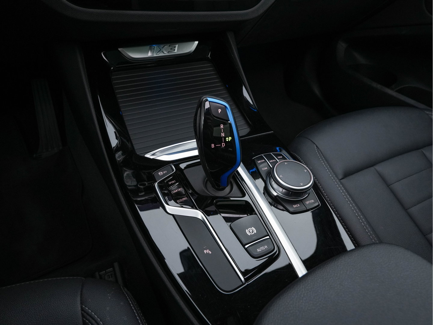 BMW iX3 Executive 80 kWh [ 3-Fase ] {SOH-98%} (INCL-BTW) Aut. *PANO | HEAD-UP | LEATHER | ADAPTIVE-CRUISE | FULL-LED | BLIND-SPOT | MEMORY-PACK | DIGI-COCKPIT | HEATED-COMFORTSEATS | KEYLESS | TOP-VIEW | DAB+ | TOWBAR | 19''ALU*