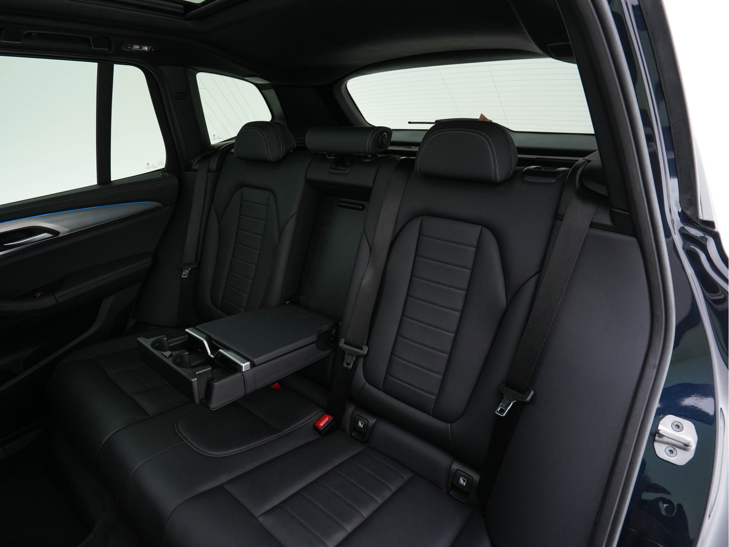 BMW iX3 Executive 80 kWh [ 3-Fase ] {SOH-98%} (INCL-BTW) Aut. *PANO | HEAD-UP | LEATHER | ADAPTIVE-CRUISE | FULL-LED | BLIND-SPOT | MEMORY-PACK | DIGI-COCKPIT | HEATED-COMFORTSEATS | KEYLESS | TOP-VIEW | DAB+ | TOWBAR | 19''ALU*