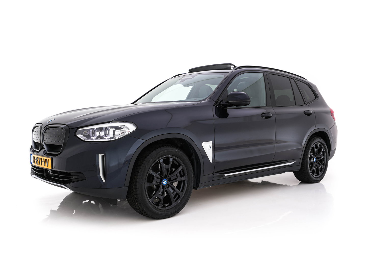 BMW iX3 Executive 80 kWh [ 3-Fase ] {SOH-98%} (INCL-BTW) Aut. *PANO | HEAD-UP | LEATHER | ADAPTIVE-CRUISE | FULL-LED | BLIND-SPOT | MEMORY-PACK | DIGI-COCKPIT | HEATED-COMFORTSEATS | KEYLESS | TOP-VIEW | DAB+ | TOWBAR | 19''ALU*