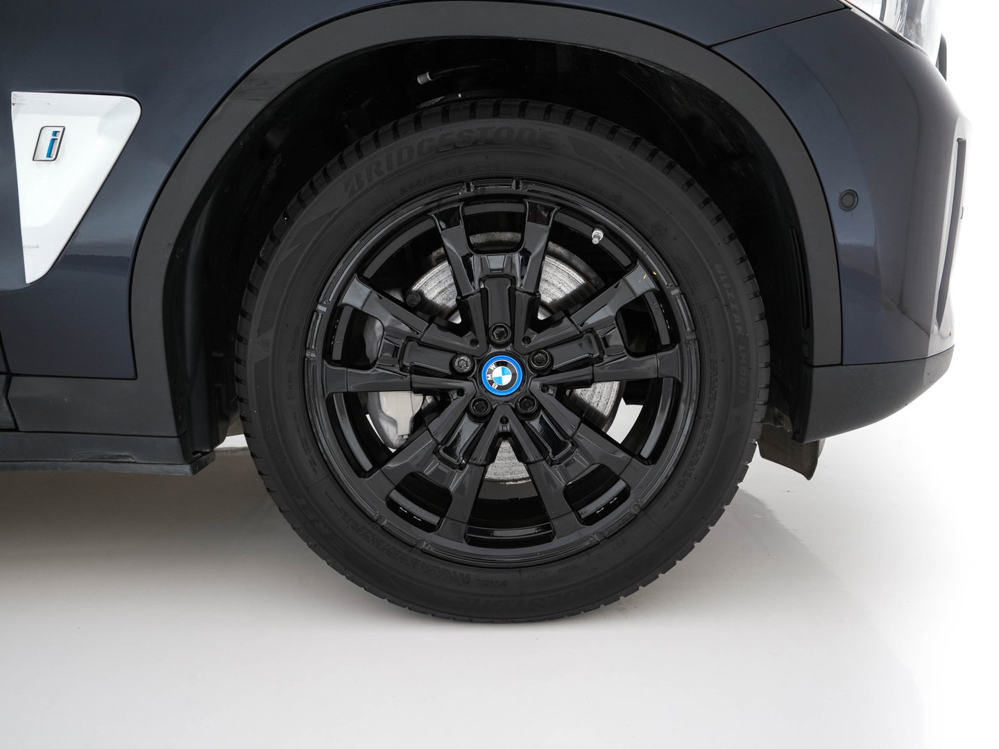 BMW iX3 Executive 80 kWh [ 3-Fase ] {SOH-98%} (INCL-BTW) Aut. *PANO | HEAD-UP | LEATHER | ADAPTIVE-CRUISE | FULL-LED | BLIND-SPOT | MEMORY-PACK | DIGI-COCKPIT | HEATED-COMFORTSEATS | KEYLESS | TOP-VIEW | DAB+ | TOWBAR | 19''ALU*