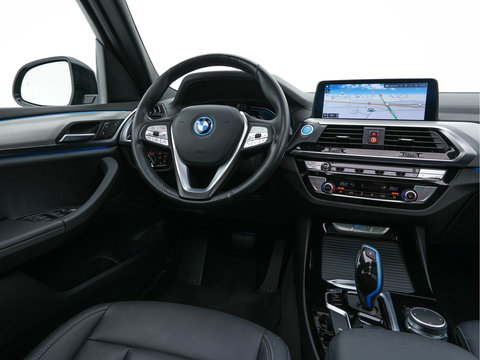 BMW iX3 Executive 80 kWh [ 3-Fase ] {SOH-98%} (INCL-BTW) Aut. *PANO | HEAD-UP | LEATHER | ADAPTIVE-CRUISE | FULL-LED | BLIND-SPOT | MEMORY-PACK | DIGI-COCKPIT | HEATED-COMFORTSEATS | KEYLESS | TOP-VIEW | DAB+ | TOWBAR | 19''ALU*