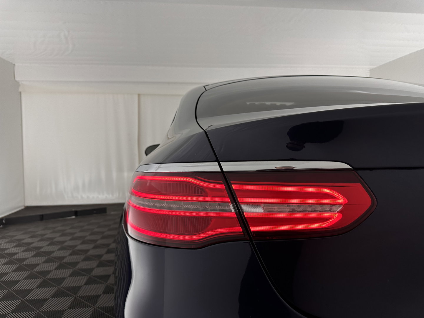 Mercedes-Benz GLC Coupé 220 d 4MATIC Ambition (INCL.BTW) *PANO | LEATHER | FULL-LED | HEATED-SPORTSEATS | CAMERA | NAVI-FULLMAP | PRIVACY-GLASS | ECC | PDC | CRUISE | TOWBAR | 18''ALU*